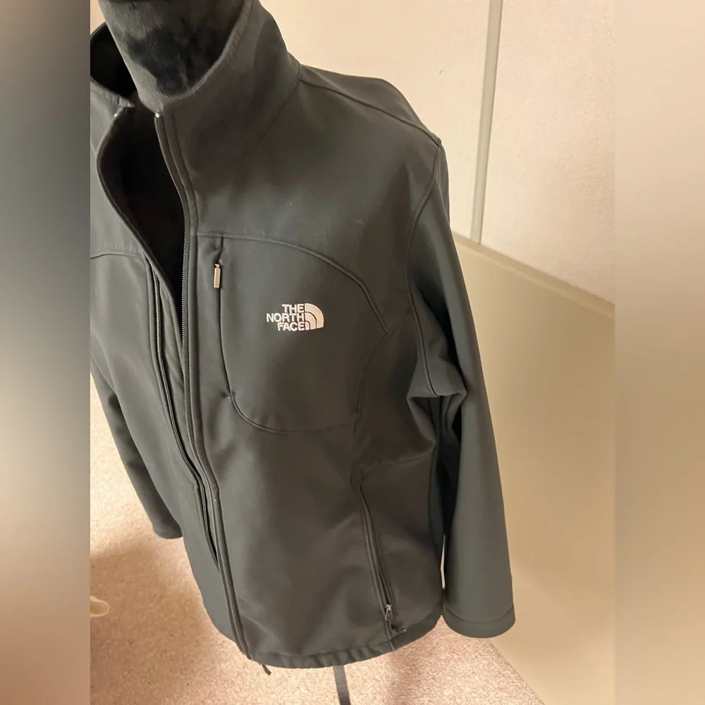 Women’s black soft shell north face jacket - Picture 5 of 10